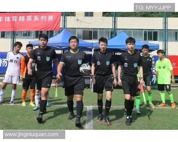 上海足球队以53分领跑冠军赛积分榜展现强劲实力