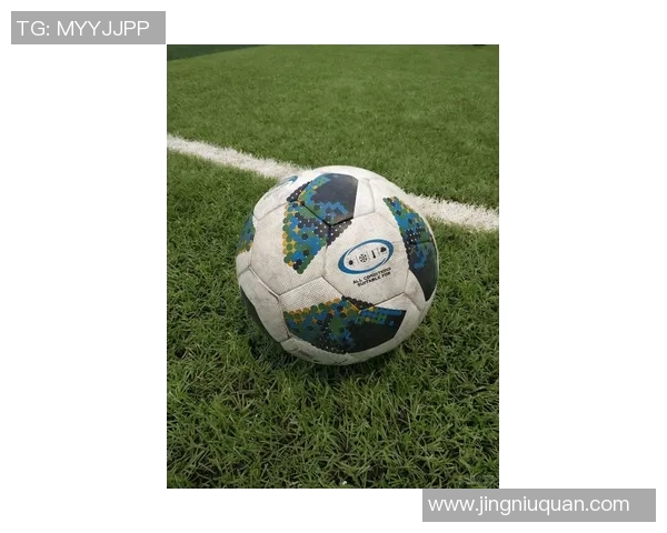 书包上的足球明星贴纸带来的梦想与激情