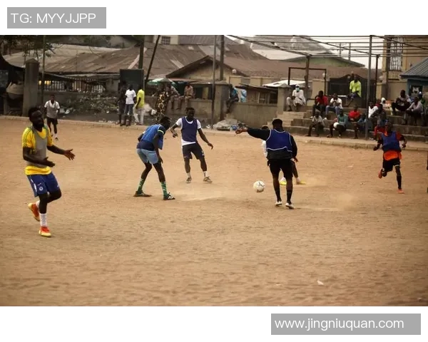 足球明星化身路人街头踢球引发热议展现真实足球魅力 足球明星化身路人街头踢球引发热议展现真实足球魅力