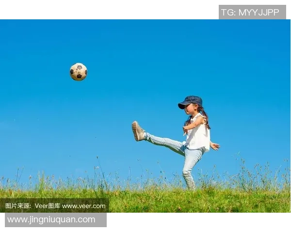 国外足球女孩展现青春活力与拼搏精神的精彩瞬间